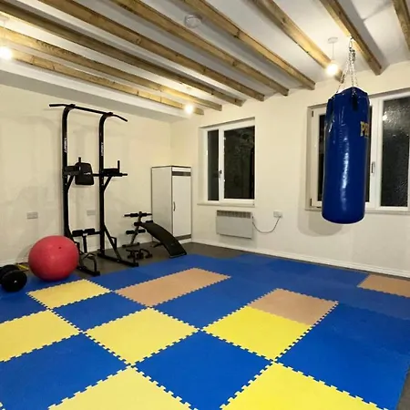 North London Spacious: 7-Bedroom Group Retreat with Gym Exterior photo