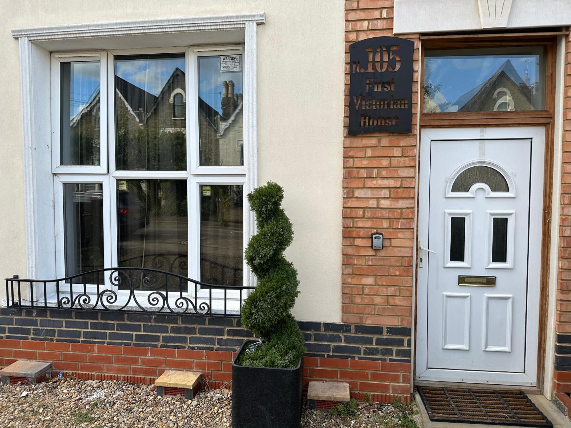 Ferienhaus North A Spacious 7 Bedroom House Accommodating Up To 18 People Complete With Own Gym And Table Tennis London