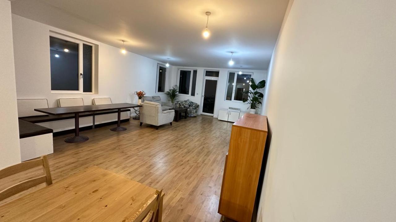 Hébergement de vacances North A Spacious 7 Bedroom House Accommodating Up To 18 People Complete With Own Gym And Table Tennis *