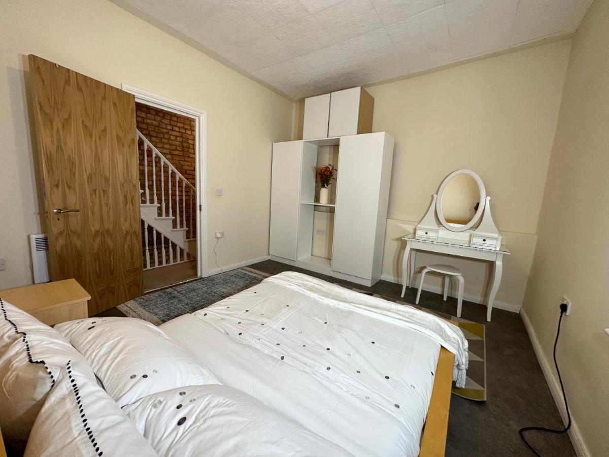 North A Spacious 7 Bedroom House Accommodating Up To 18 People Complete With Own Gym And Table Tennis Hébergement de vacances