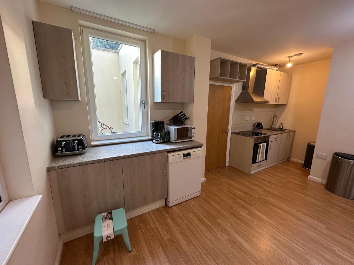 North A Spacious 7 Bedroom House Accommodating Up To 18 People Complete With Own Gym And Table Tennis Hébergement de vacances *