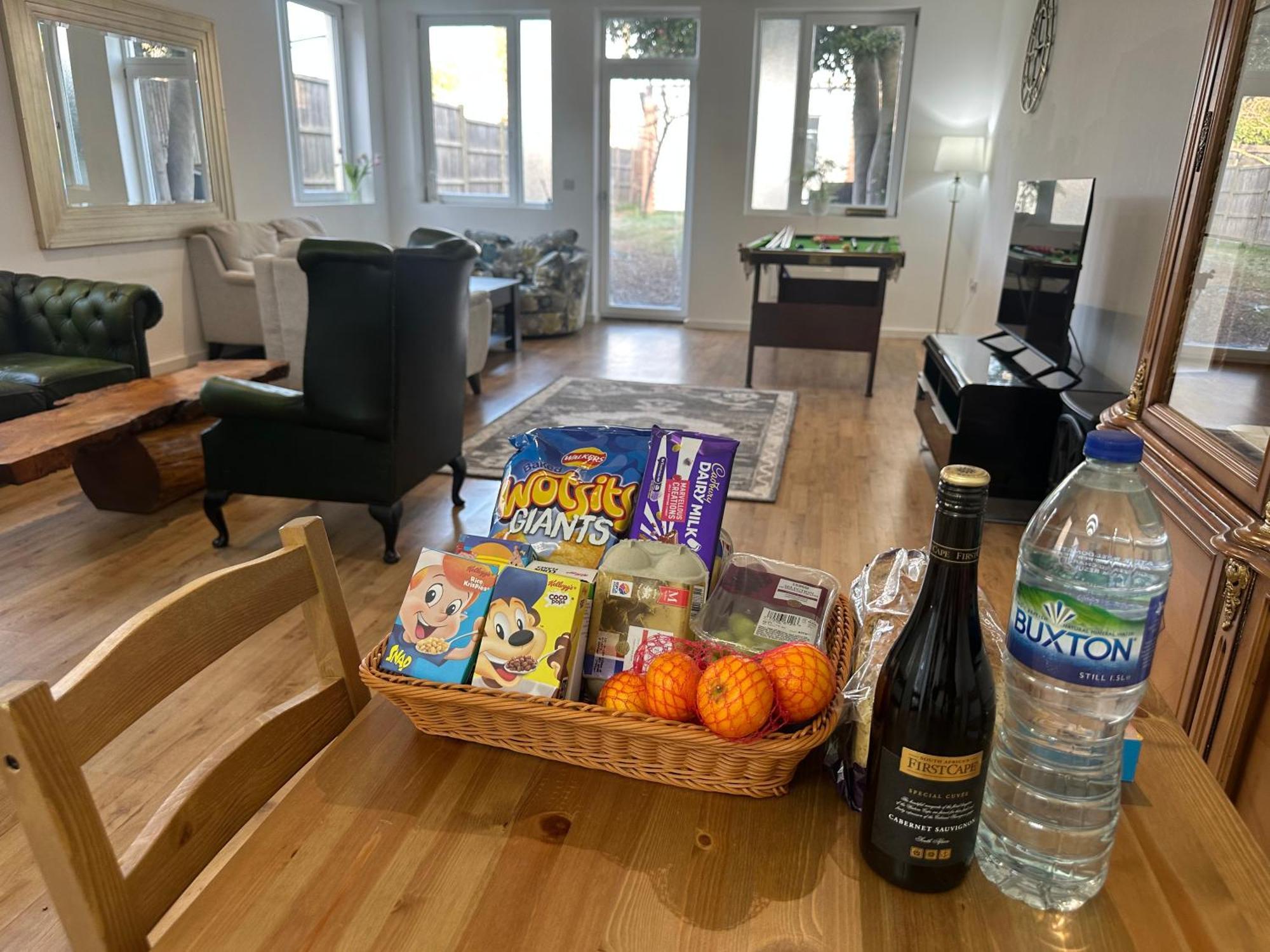 North A Spacious 7 Bedroom House Accommodating Up To 18 People Complete With Own Gym And Table Tennis Hébergement de vacances