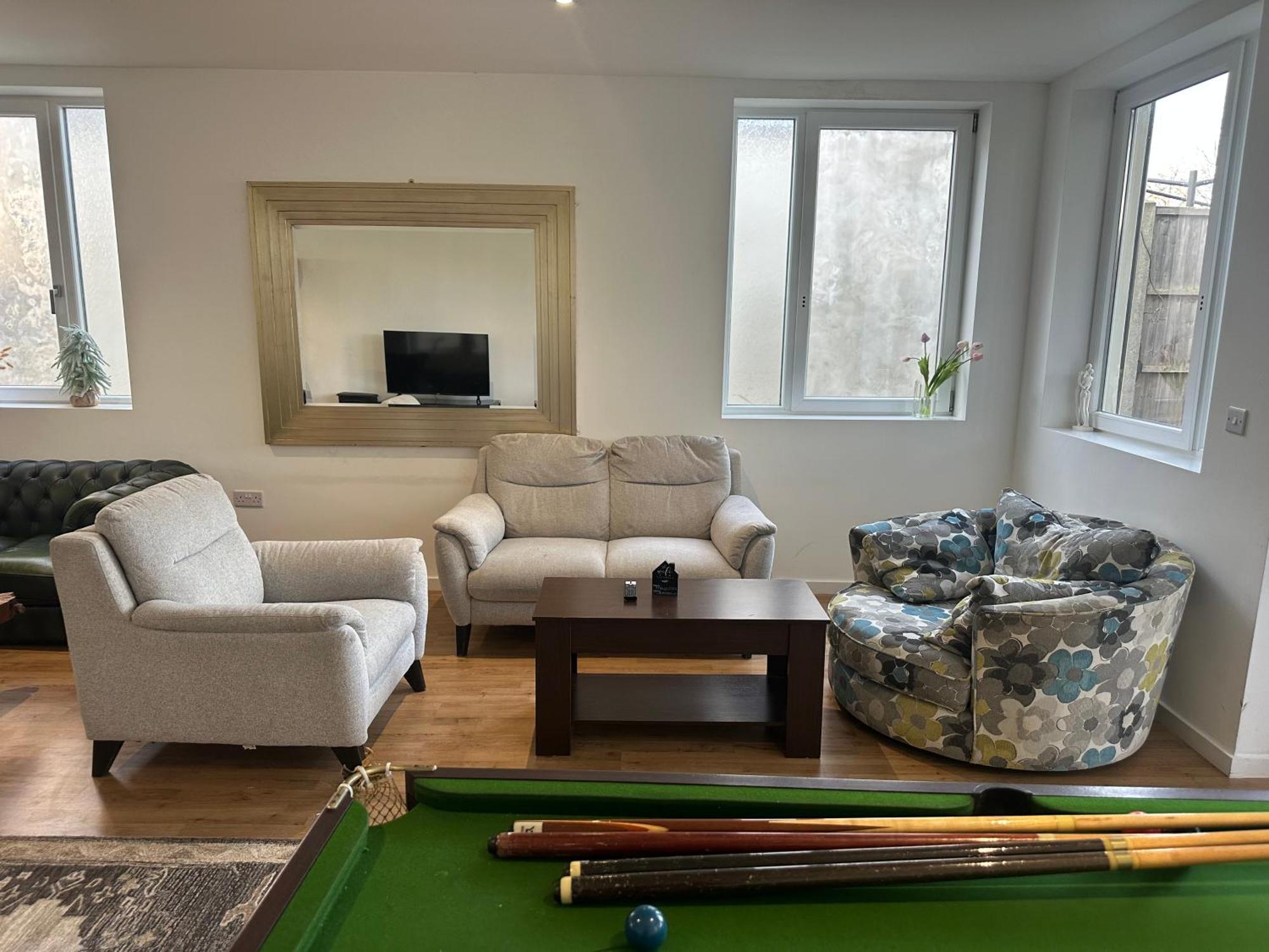 North A Spacious 7 Bedroom House Accommodating Up To 18 People Complete With Own Gym And Table Tennis Hébergement de vacances *